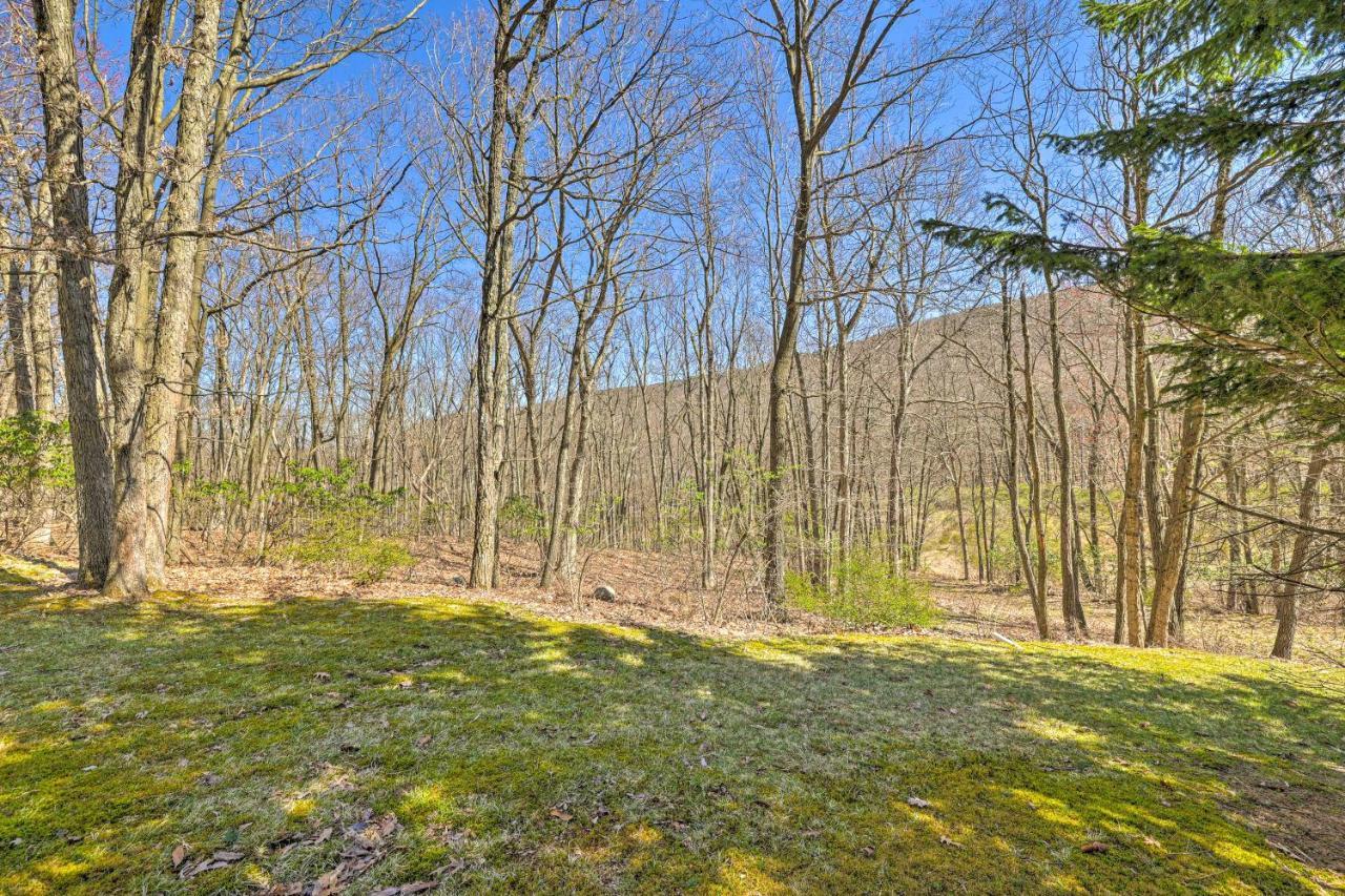 Pocono Retreat, 1 Mi To State Park And Ski Access! Tannersville Esterno foto